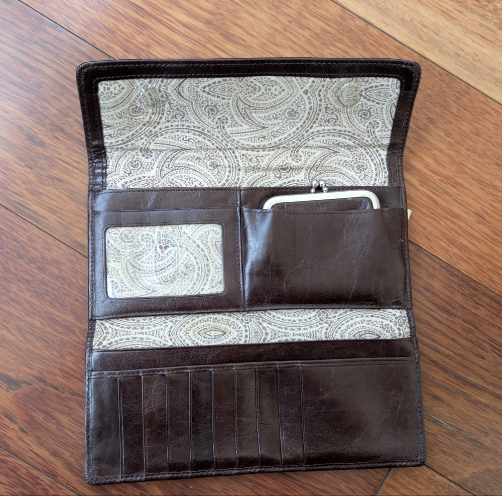 HOBO International Sadie Brown Polished Leather Trifold Keyring Clutch Wallet